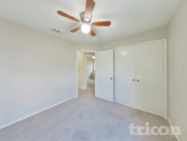 Building Photo - 806 Gable Ave