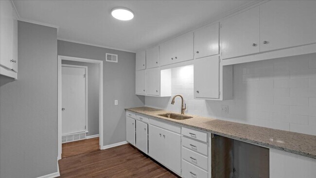 Building Photo - Holiday special / January rent 60% off