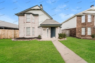 Building Photo - 2108 Lakecrest Dr