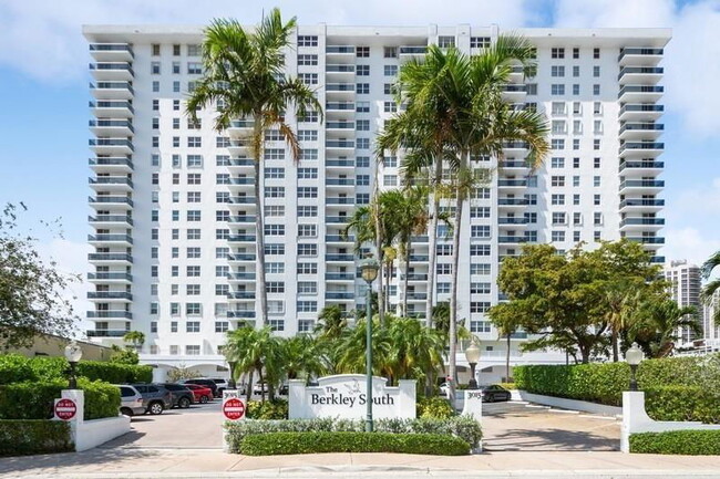 Primary Photo - 3015 N Ocean Blvd