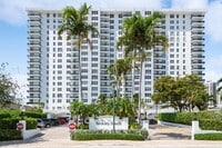 Building Photo - 3015 N Ocean Blvd