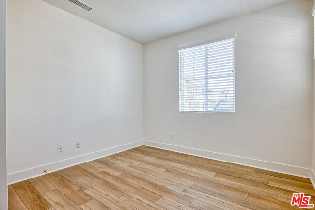 Building Photo - 5603 Kate Way