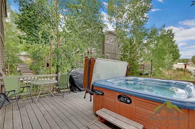 Building Photo - Winter Rental- HOT TUB, Quiet townhome with hot tub and two living areas