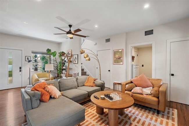 Building Photo - 2205 S L Davis Ave