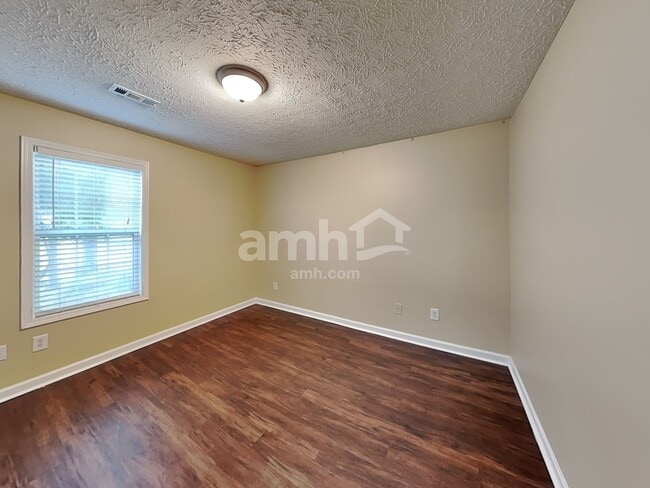 Building Photo - 84 Glen Ridge Dr