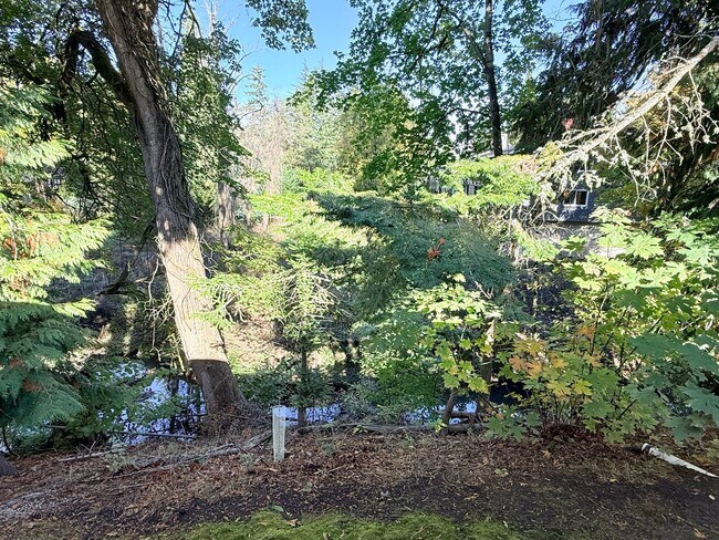 Building Photo - Charming 2 Bedroom Condo in SW Portland!