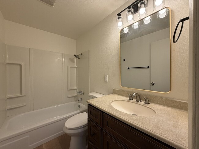 Building Photo - 5921 SE 83rd Ave