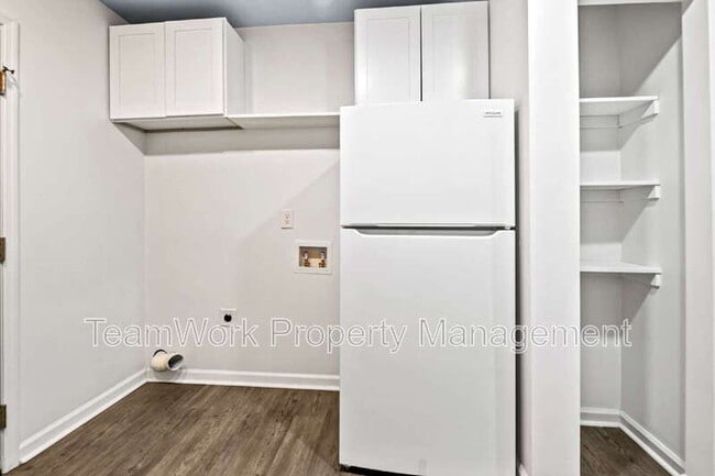 Building Photo - 3111 Azalea Dr