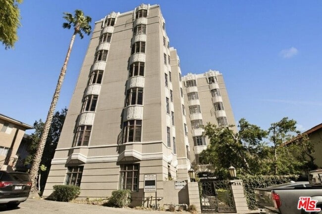 Building Photo - 1314 N HAYWORTH Ave