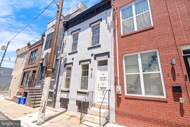 Primary Photo - 2251 Cross St