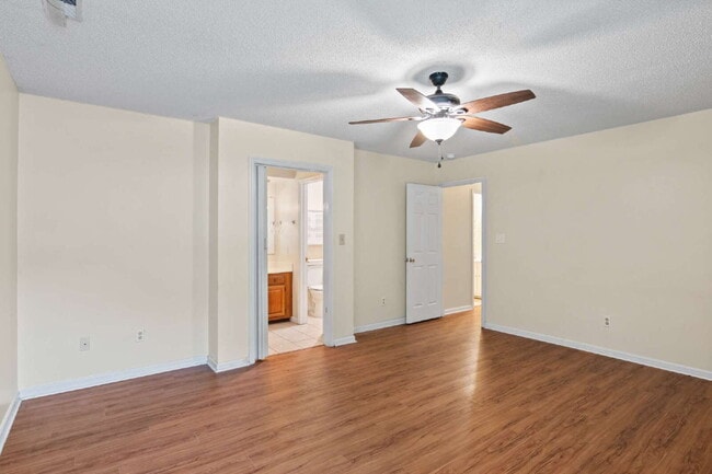 Building Photo - Spacious 4-Bedroom Home in a Prime Locatio...