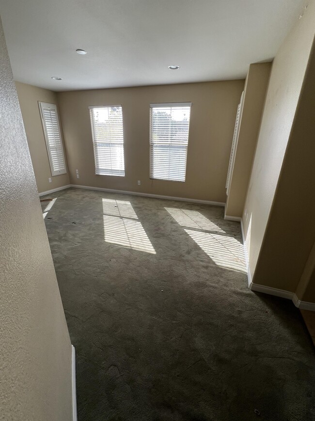 Building Photo - 2694 Bellezza Dr