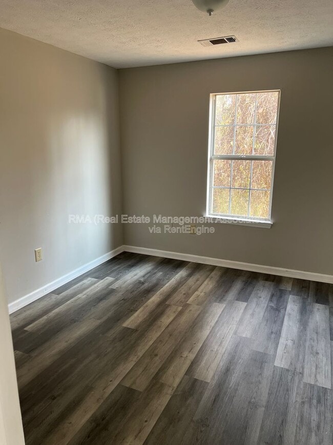 Building Photo - 201 Grove Pl