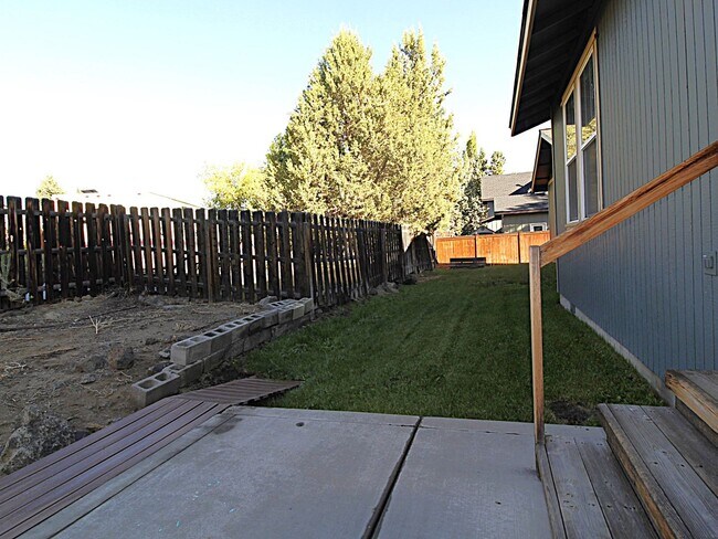Building Photo - Charming 3-Bedroom Home in NE Bend – Close...