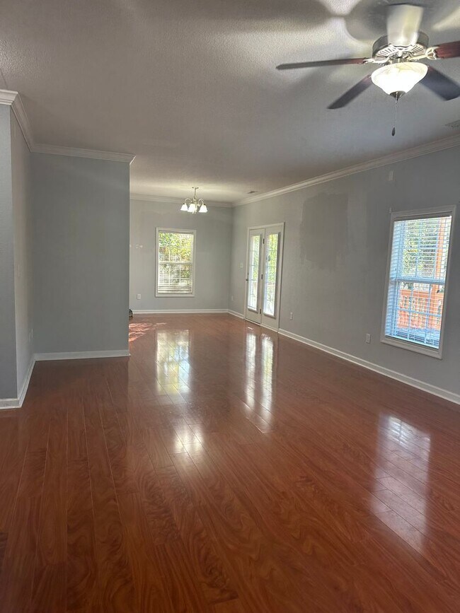 Building Photo - Ingleside