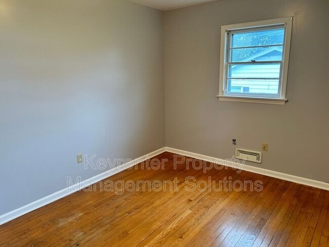 Building Photo - 2212 Third St.