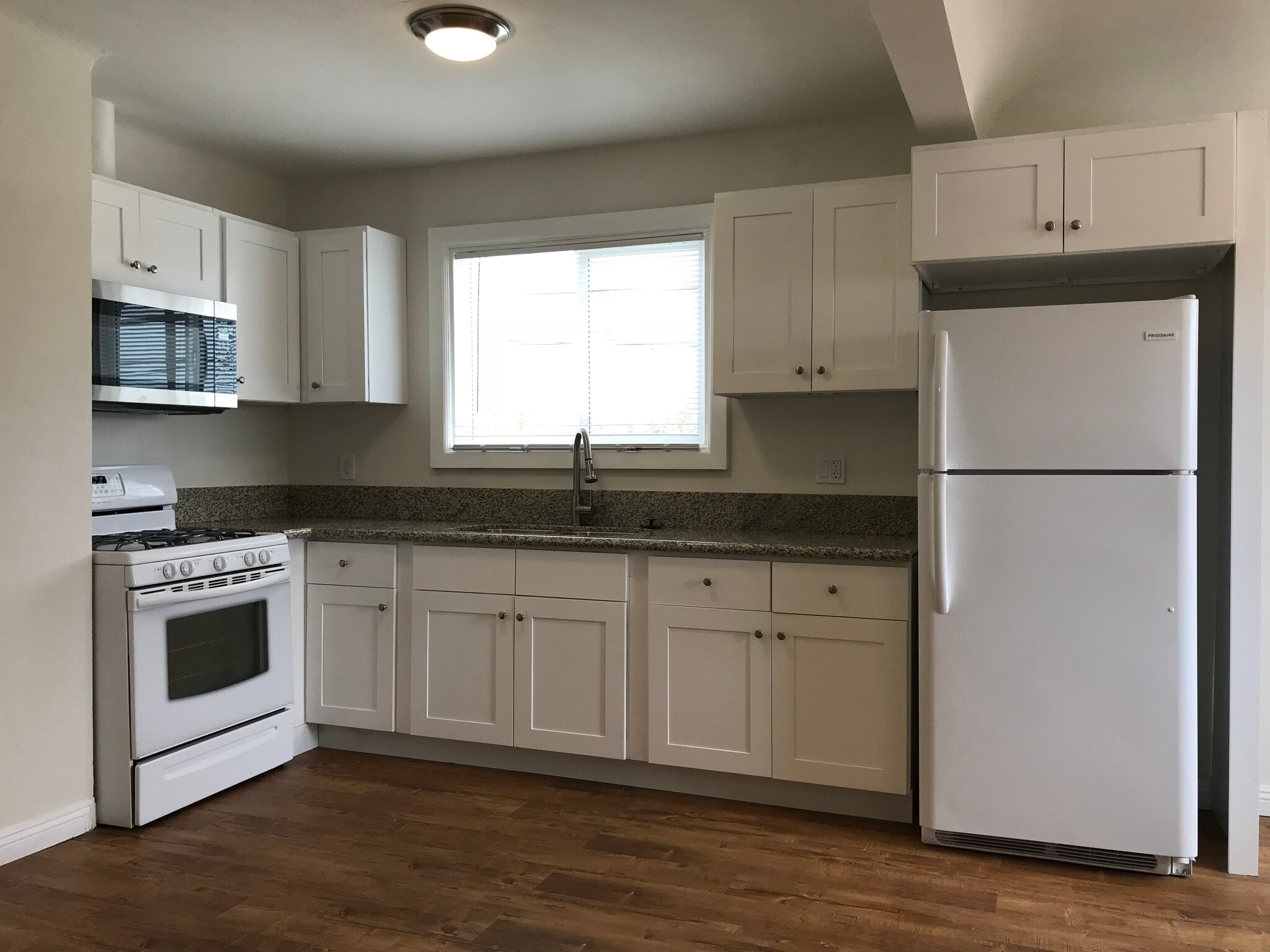 Building Photo - 4172 S Hobart Blvd