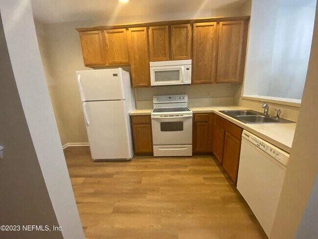 Building Photo - 1480 Pitney Cir