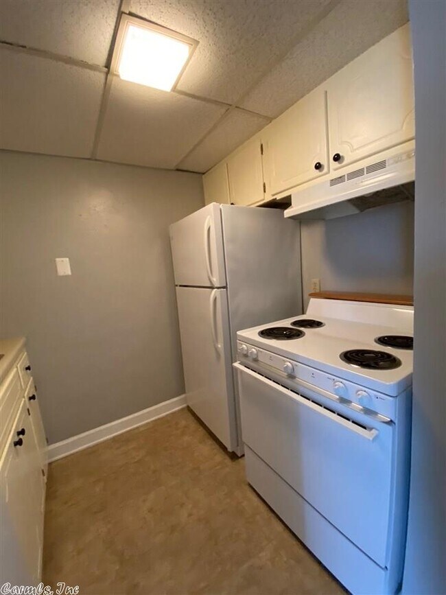 Building Photo - 4501 Hickory Ave