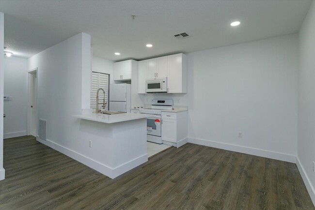 Building Photo - 1 Bedroom 1 Bath Fully Updated!