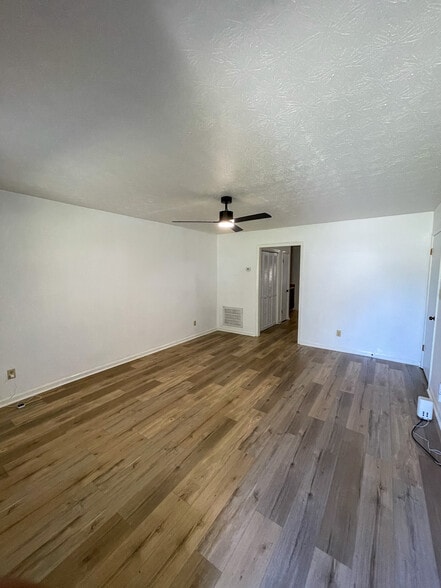 Building Photo - 1043 Chestnut Oak Ct NE