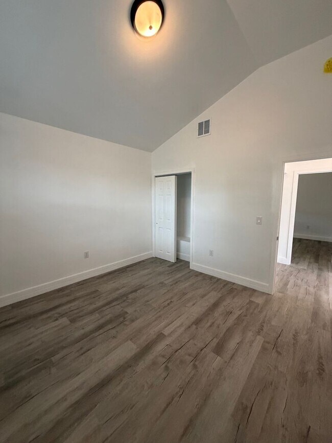 Building Photo - Arlington