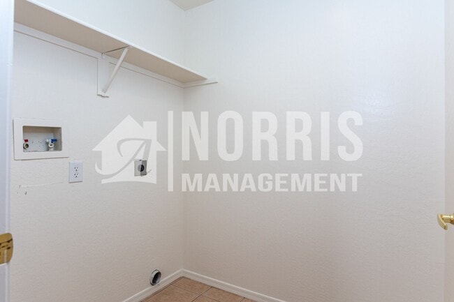 Building Photo - 13971 S Rosemont Rd