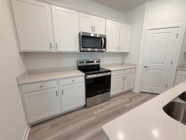 Building Photo - 3935 Big Sky Dr