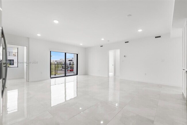Building Photo - 14530 SW 261st Terrace