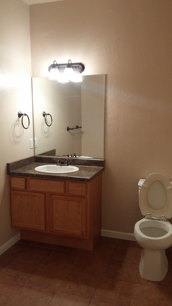 Building Photo - 2928 Paula Ln