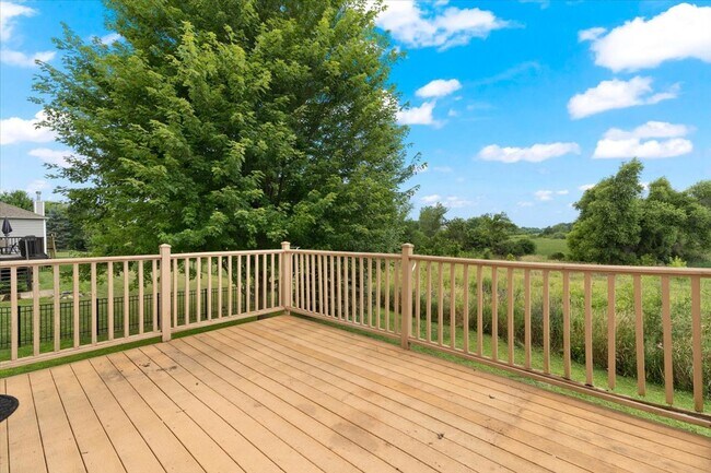 Building Photo - 966 Forest View Way