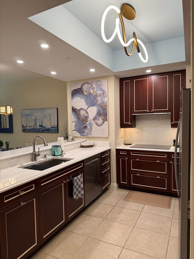 Building Photo - Short term ONLY luxury 2/2 condo in the heart of downtown Sarasota