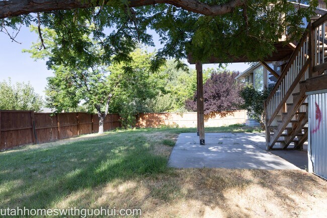 Building Photo - 441 2280 N