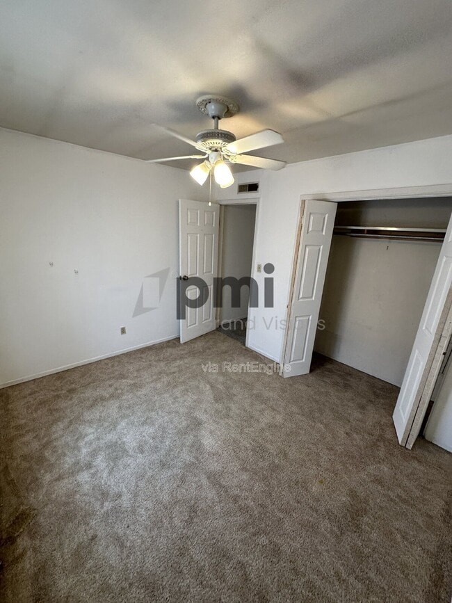 Building Photo - 1612 University Dr