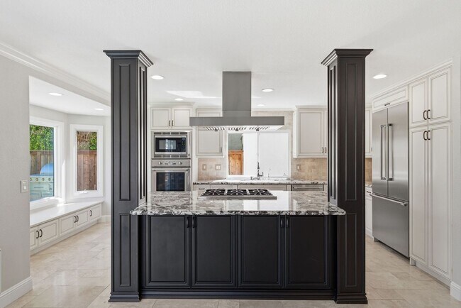 Building Photo - Beautifully Updated 5 Bedroom Woodbridge Home with Pool and much more!