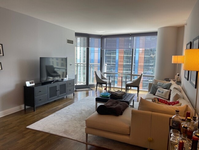 Building Photo - 450 E Waterside Dr