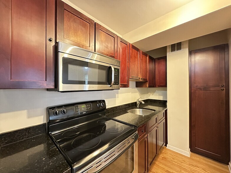 Building Photo - 4180 N Marine Dr