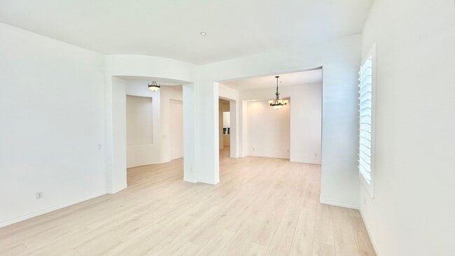 Building Photo - Fantastic Single-Story in the desirable an...