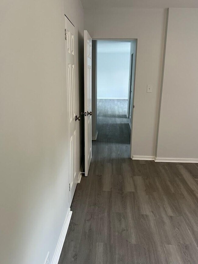 Building Photo - 1 bedroom in Chicago IL 60626