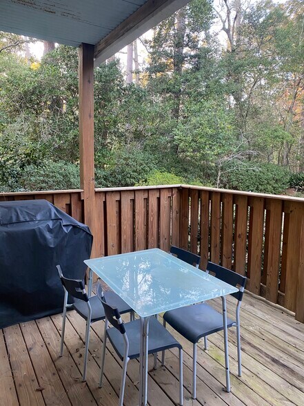 Building Photo - 512 Williams St