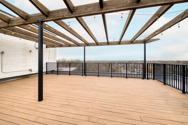 Building Photo - 8041 W Bluemound Rd