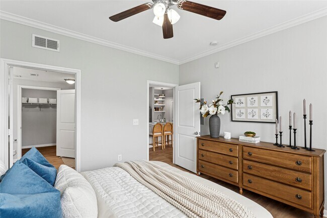 Building Photo - 14807 Woodland Hills Dr