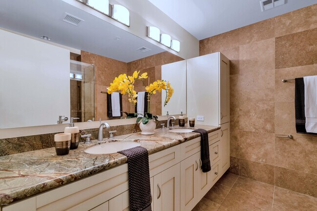Building Photo - 7161 E Rancho Vista Dr