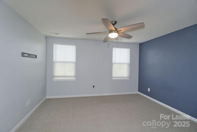 Building Photo - 808 Renee Ave