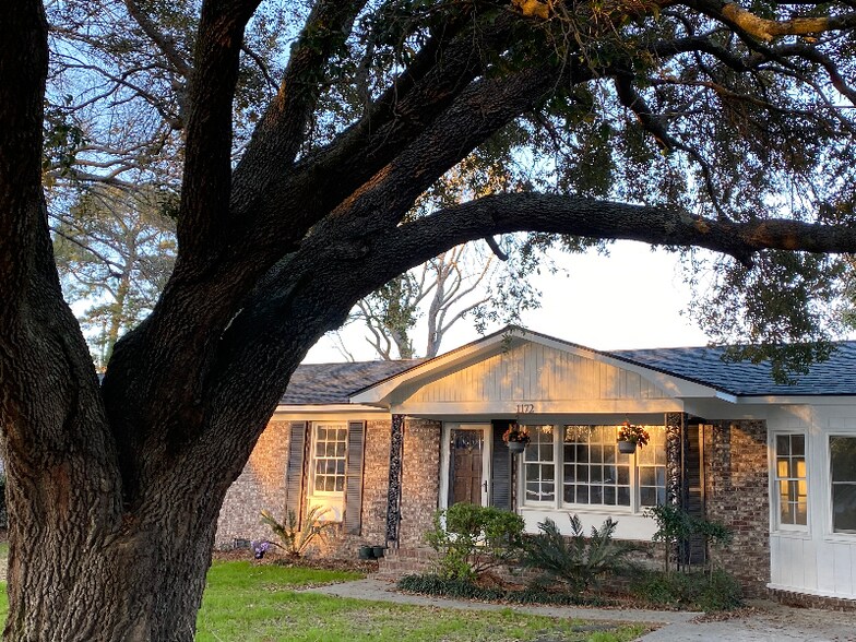 Building Photo - 1172 Landsdowne Dr