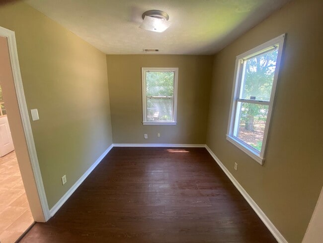 Building Photo - **AVAILABLE NOW**East Columbus 2 Bedroom / 1 Bathroom Home for Rent***