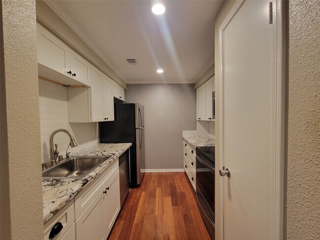 Building Photo - 5711 Sugar Hill Dr