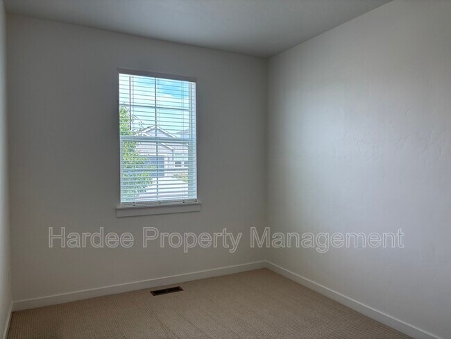 Building Photo - 1411 W Dovefield St