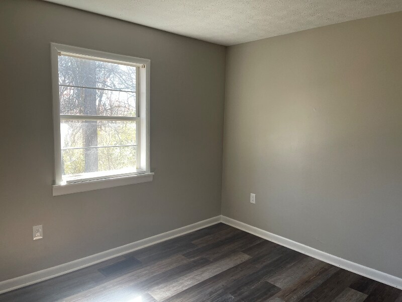 Building Photo - 305 Houseal St