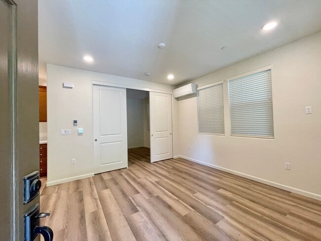 Building Photo - TENTATIVELY RENTED 1 Bedroom, 1 Bath Condo Convenient Napa Location